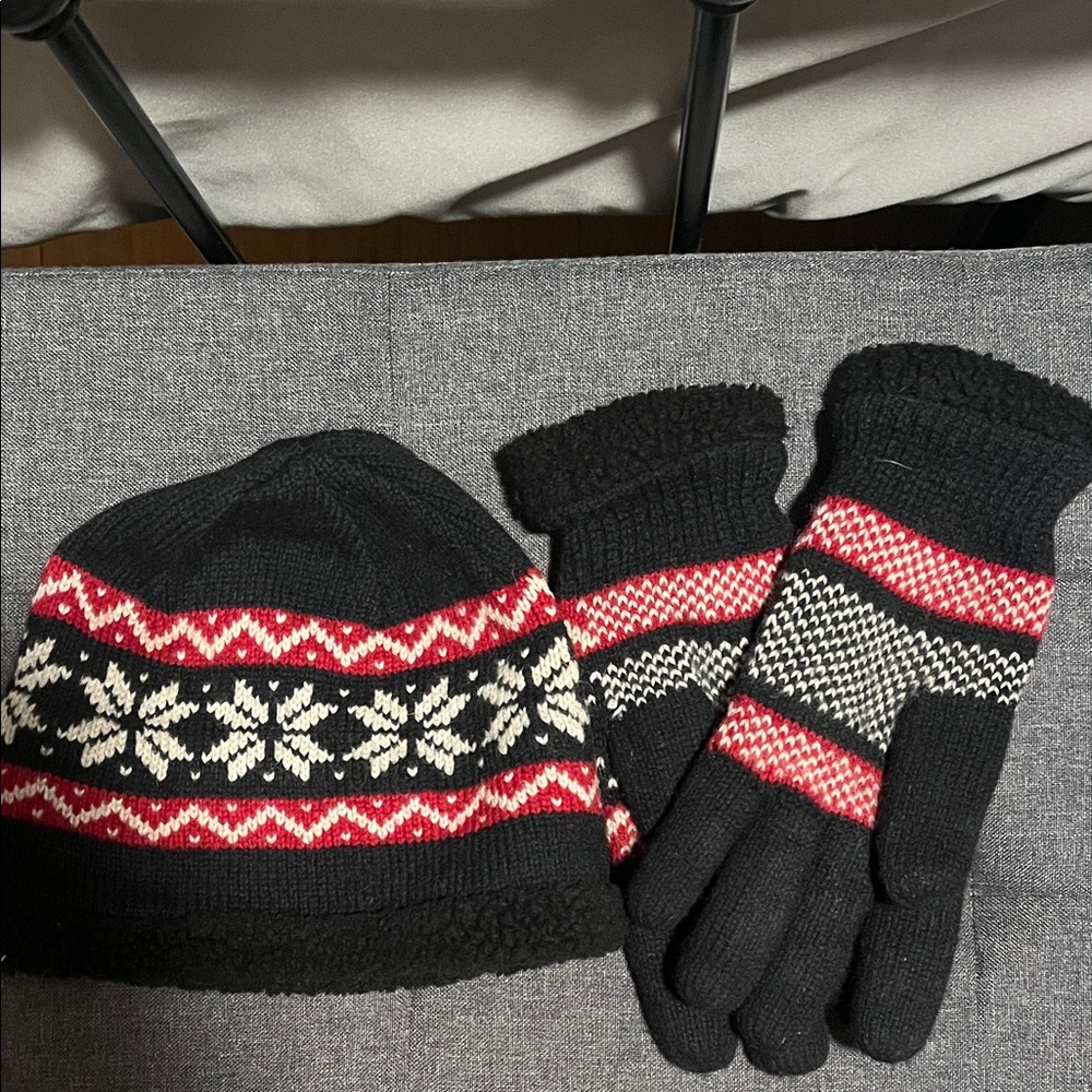 Black and Red Snowflake Knit Hat and Gloves Set - Picture 2 of 2